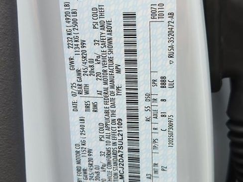 New 2025 Lincoln Corsair Reserve w/ Equipment Group 202A image 25