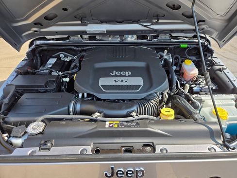 Used 2018 Jeep Wrangler Unlimited Sport S AWD/4WD image 18