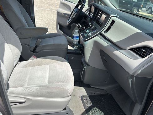 Used 2016 Toyota Sienna LE FWD image 14