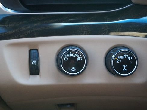 Used 2019 Cadillac Escalade Platinum image 28