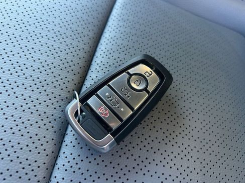 Used 2025 Ford F150 Lightning Lariat image 33