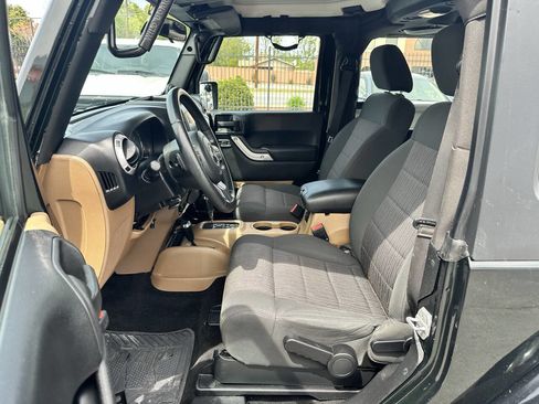 Used 2012 Jeep Wrangler Sahara w/ Connectivity Group image 11