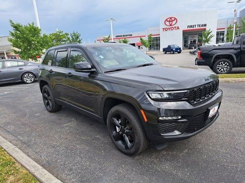 Used 2024 Jeep Grand Cherokee Limited w/ Luxury Tech Group II AWD/4WD image 4