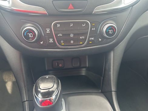 Used 2018 Chevrolet Equinox LT image 22