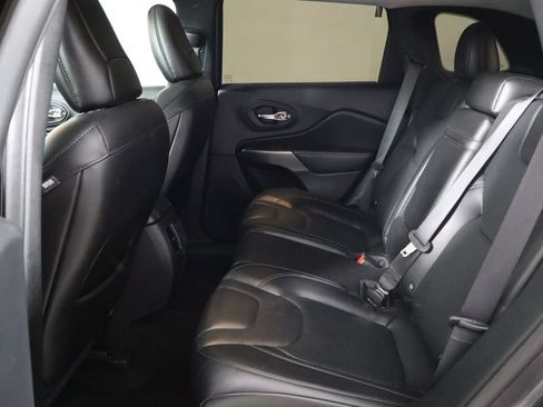 Used 2019 Jeep Cherokee Limited AWD/4WD image 16