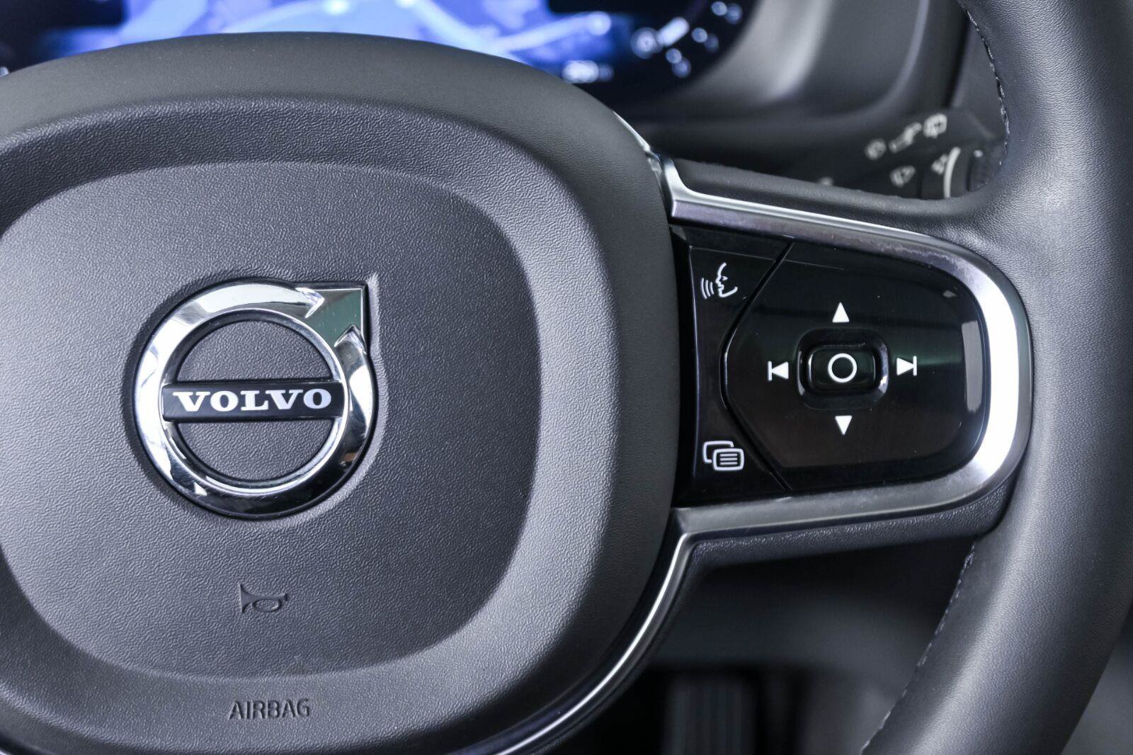 Certified 2023 Volvo XC90 B6 Plus AWD/4WD image 11