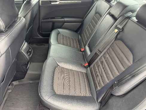 Used 2017 Ford Fusion SE w/ Equipment Group 201A image 13