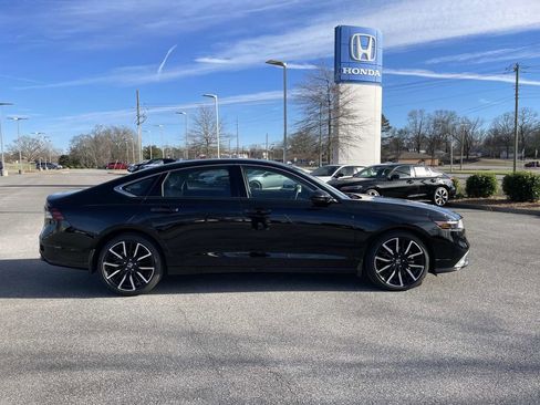 Used 2025 Honda Accord Touring image 2