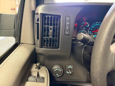 Used 2025 Chevrolet Express 3500 LT w/ LT Preferred Equipment Group RWD image 18