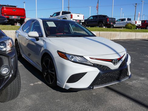 Used 2019 Toyota Camry XSE FWD image 2