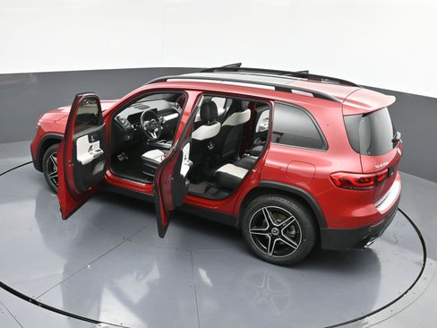 Used 2023 Mercedes-Benz GLB 250 image 36