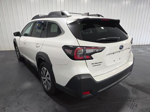 Used 2023 Subaru Outback Premium AWD/4WD image 3