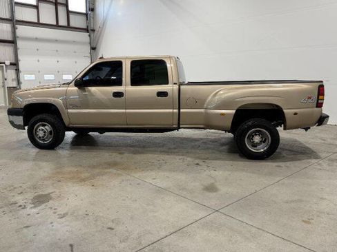 Used 2004 Chevrolet Silverado 3500 4x4 Crew Cab w/ Heavy-Duty Power Package image 12