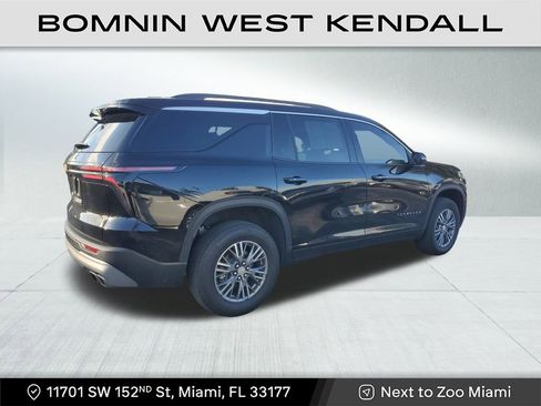 Used 2025 Chevrolet Traverse LT image 8