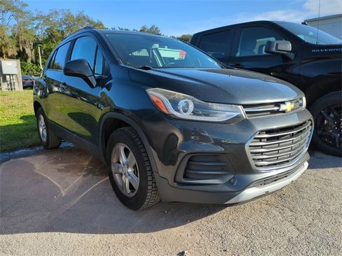 Used 2018 Chevrolet Trax LT w/ Driver Confidence Package image 2