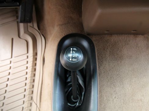 Used 2002 Dodge Ram 2500 Truck SLT image 31