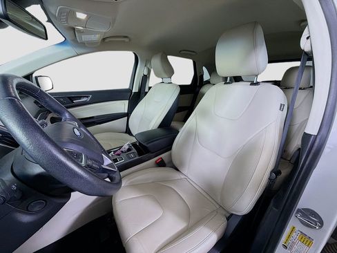Used 2020 Ford Edge Titanium image 13
