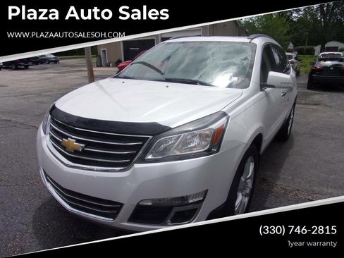 Used 2017 Chevrolet Traverse LT w/ Style and Technology Package image 5