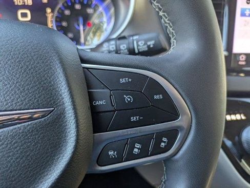 Certified 2022 Chrysler Pacifica Touring-L FWD image 19