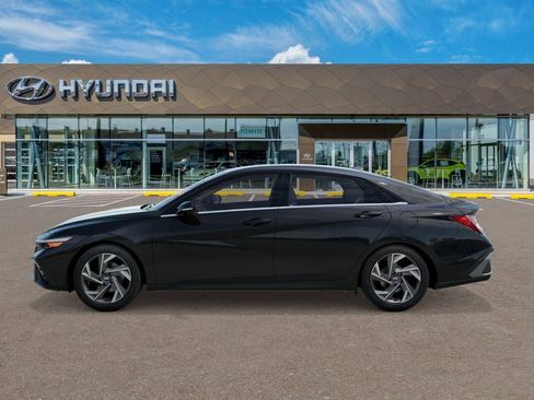 New 2025 Hyundai Elantra Limited image 3