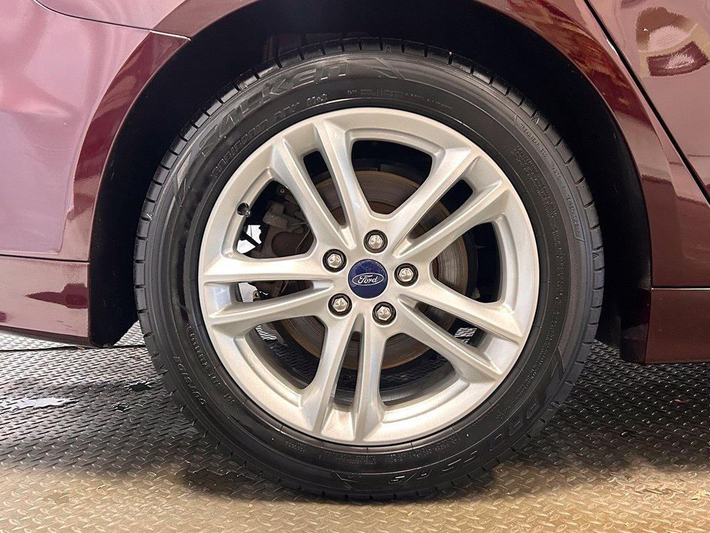 Used 2018 Ford Fusion SE w/ Fusion SE Technology Package FWD image 9
