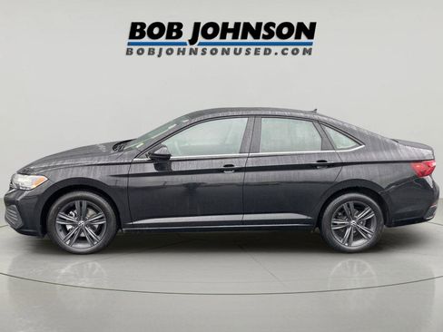 Used 2022 Volkswagen Jetta SE w/ Panoramic Sunroof Package FWD image 6