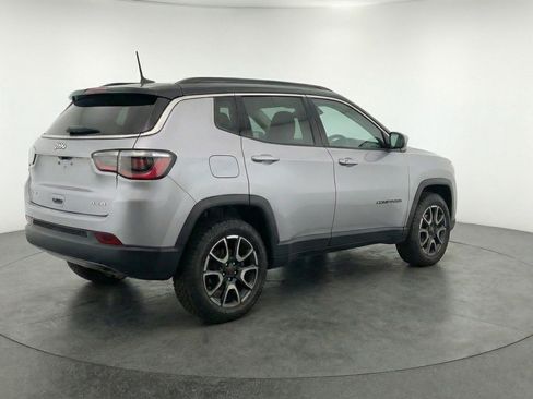 Used 2025 Jeep Compass Trailhawk AWD/4WD image 9