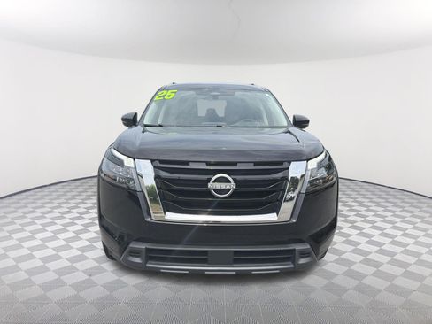 Used 2025 Nissan Pathfinder SV FWD image 2