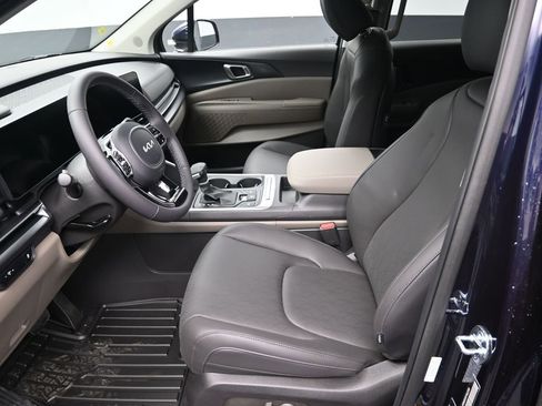 New 2026 Kia Carnival FWD image 14