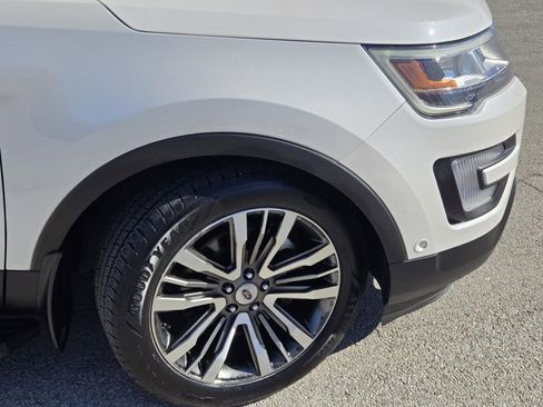 Used 2017 Ford Explorer Platinum image 6