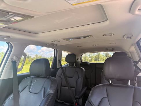Used 2025 Kia Telluride S FWD image 10