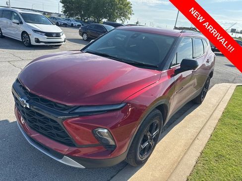 Used 2025 Chevrolet Blazer LT w/ Midnight/Sport Edition FWD image 3