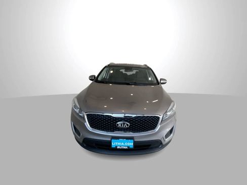 Used 2018 Kia Sorento LX image 3