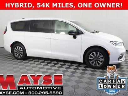 Used 2024 Chrysler Pacifica Select