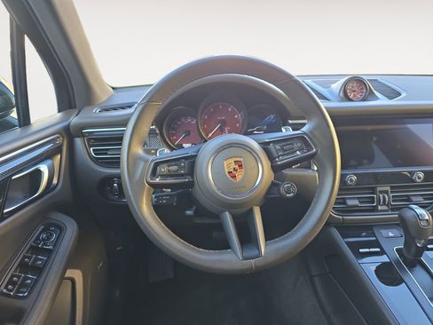 Used 2022 Porsche Macan image 5