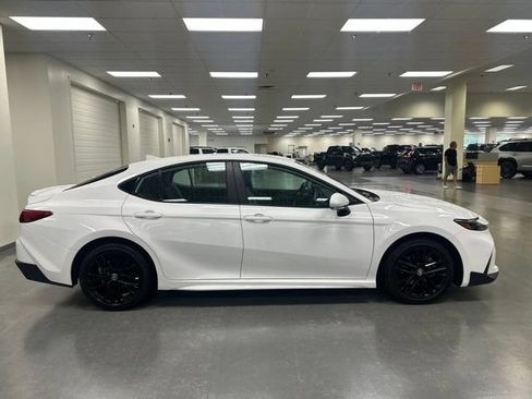 Used 2026 Toyota Camry SE FWD image 8