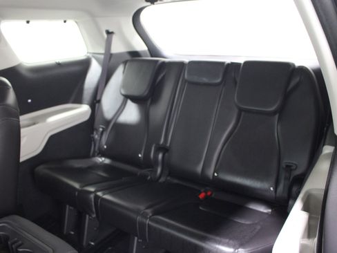 Used 2023 Kia Carnival EX FWD image 16