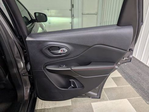 Used 2022 Jeep Cherokee Trailhawk w/ Sound & Nav Group AWD/4WD image 26