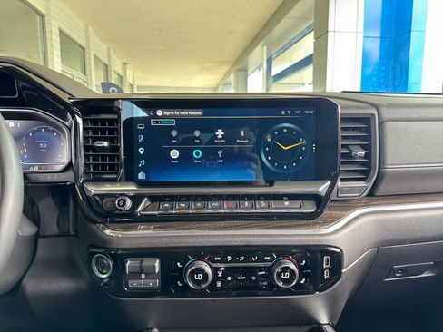 Used 2025 Chevrolet Silverado 1500 RST AWD/4WD image 18