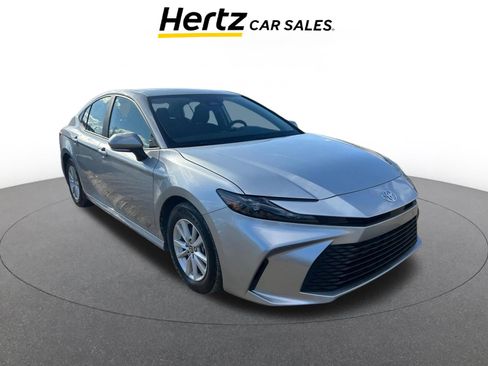 Used 2025 Toyota Camry LE image 1