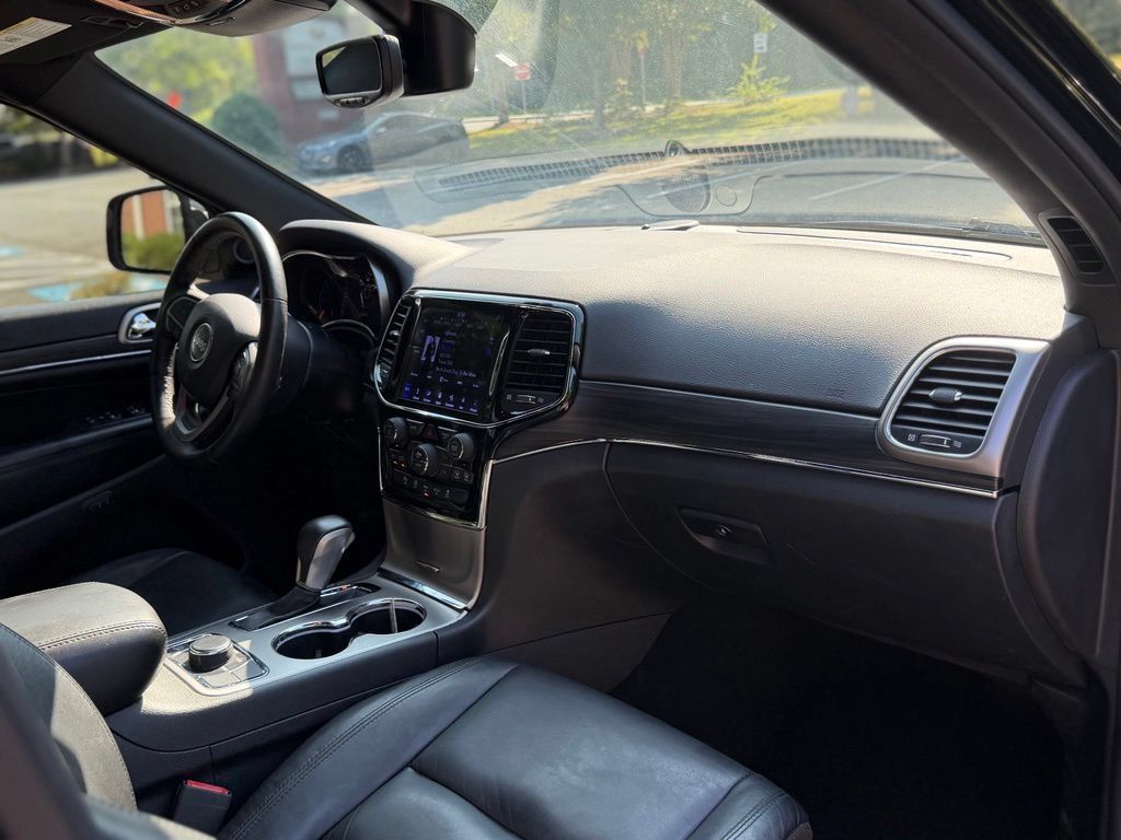 Used 2019 Jeep Grand Cherokee Limited AWD/4WD image 16