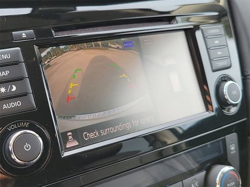 Used 2020 Nissan Rogue SL w/ Premium Package image 26