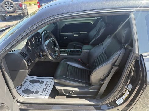 Used 2010 Dodge Challenger R/T image 8