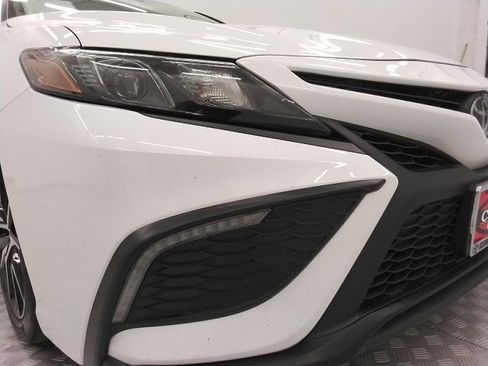 Used 2024 Toyota Camry SE image 9