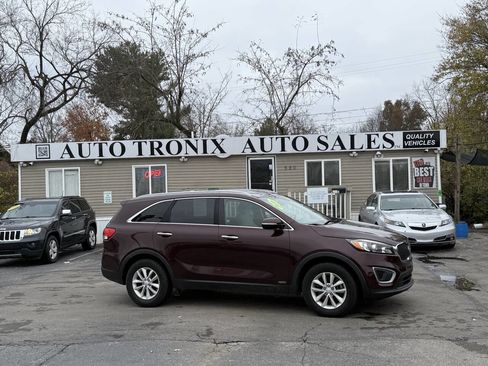 Used 2016 Kia Sorento LX w/ LX Convenience Package image 1