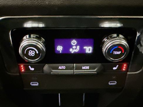 Used 2025 GMC Yukon Denali w/ Sun & Power Step Package AWD/4WD image 26
