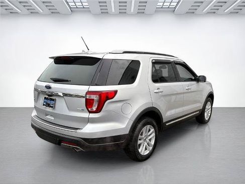 Certified 2018 Ford Explorer XLT w/ Equipment Group 202A AWD/4WD image 3