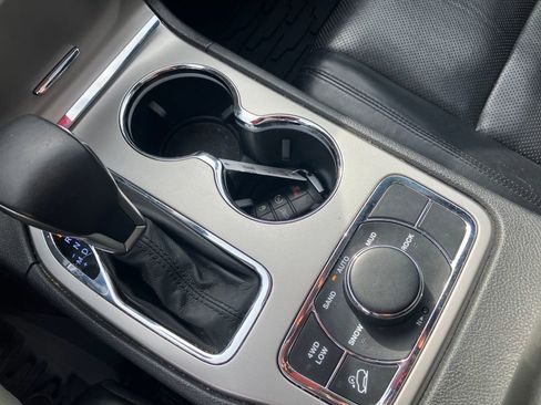 Used 2019 Jeep Grand Cherokee Limited w/ Luxury Group II image 28