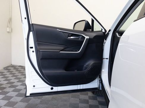 Used 2019 Toyota RAV4 XLE w/ Carpet Mat Package AWD/4WD image 15
