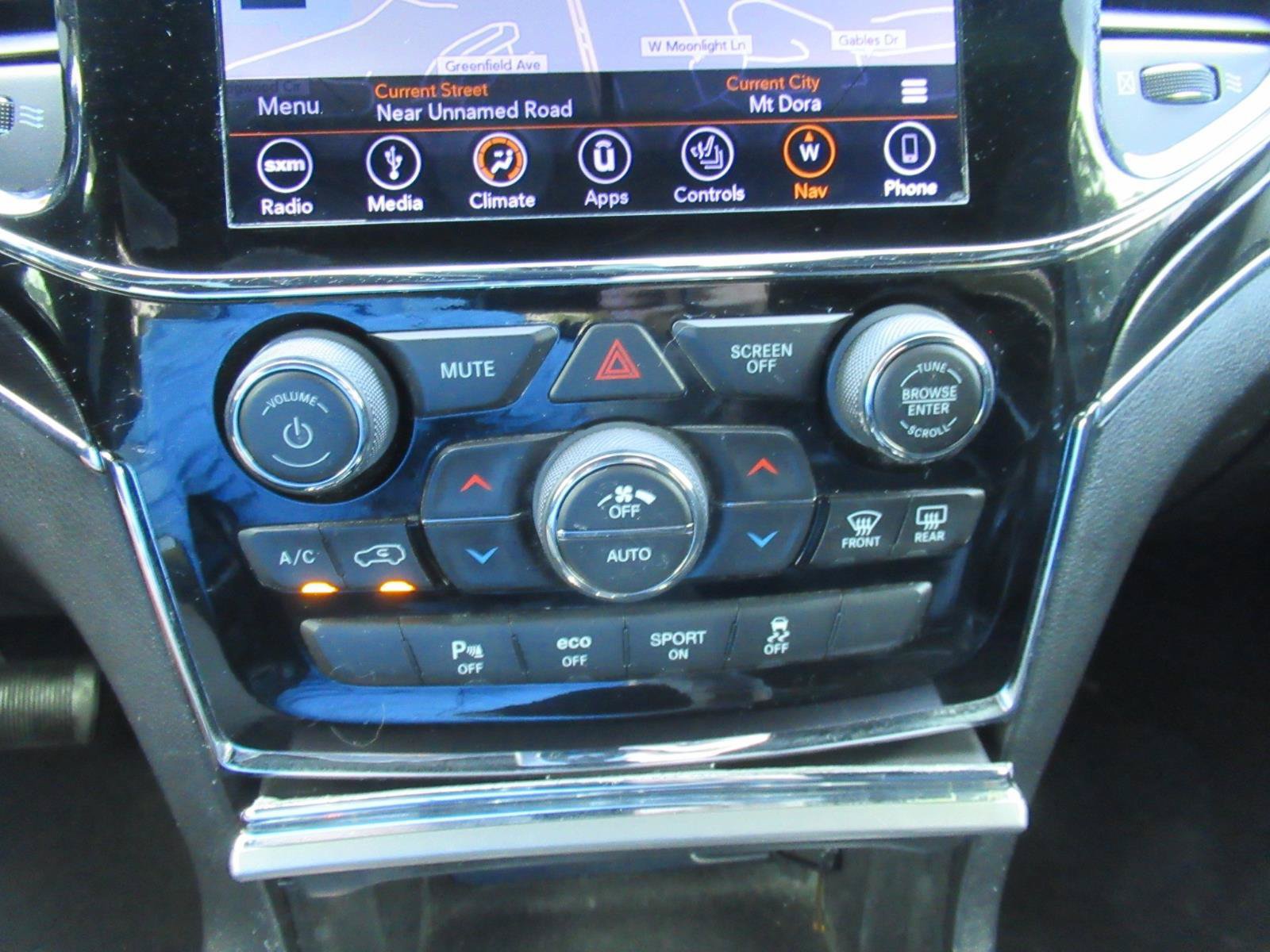 Used 2019 Jeep Grand Cherokee Trailhawk w/ Trailhawk Luxury Group AWD/4WD image 30